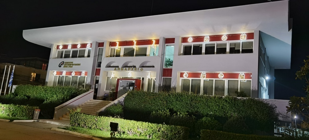 Συνεχίζουν να προκαλούν αντιδράσεις στους πολίτες του Δήμου Μαραθώνα τα 62.000€ για Χριστουγεννιάτικο στολισμό